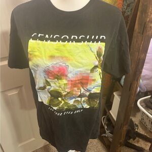 Men’s graphic t size L